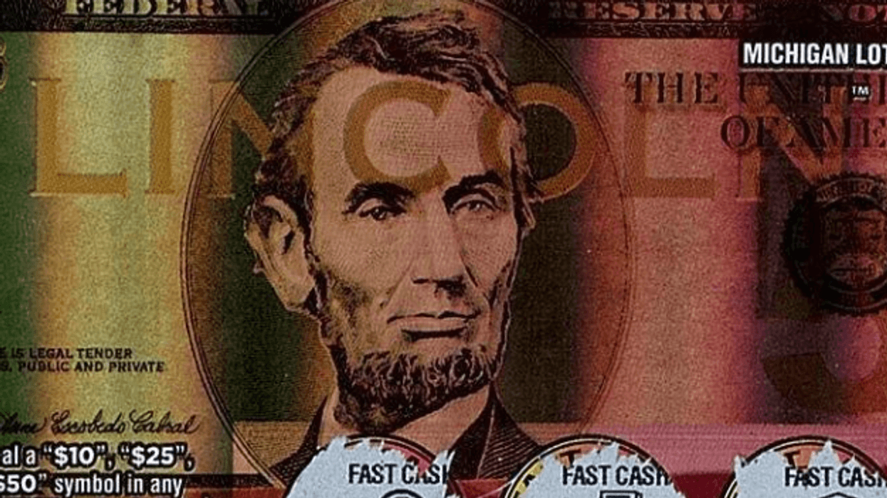 "Fati në duar të gruas": Burri fiton gjysmë milioni dollarë në lotari pas udhëzimeve të gruas së tij