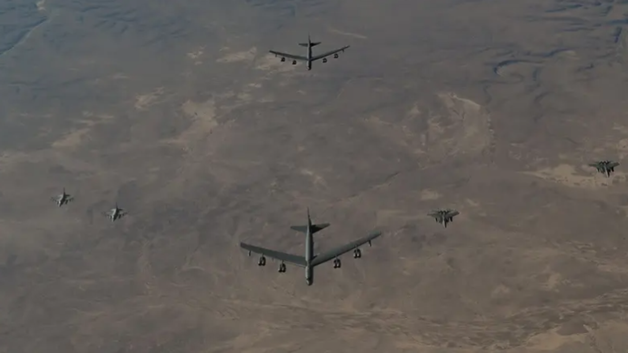 Bombarduesit amerikanë B-52 fluturuan mbi nëntë vende në Lindjen e Mesme për të treguar forcën