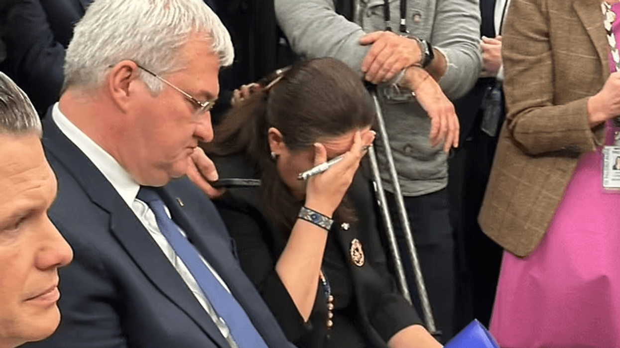 Ambasadorja ukrainase tronditet teksa dëgjon debatet e ashpra në takimin Trump-Zelensky