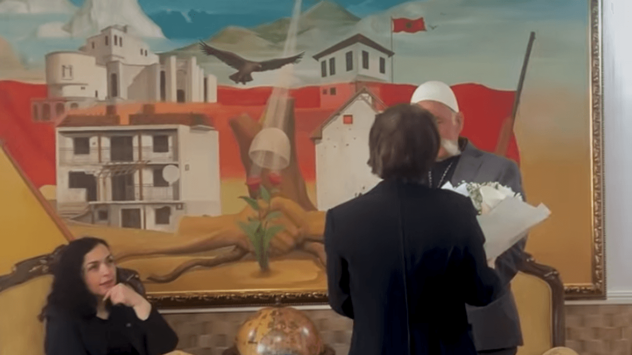 Zëdhënësi i MPJD publikon një video kur Rifat Jashari priti në kullë Donika Gërvallën - thotë se duhet të turpërohen ata që kanë kritikuar vizitën