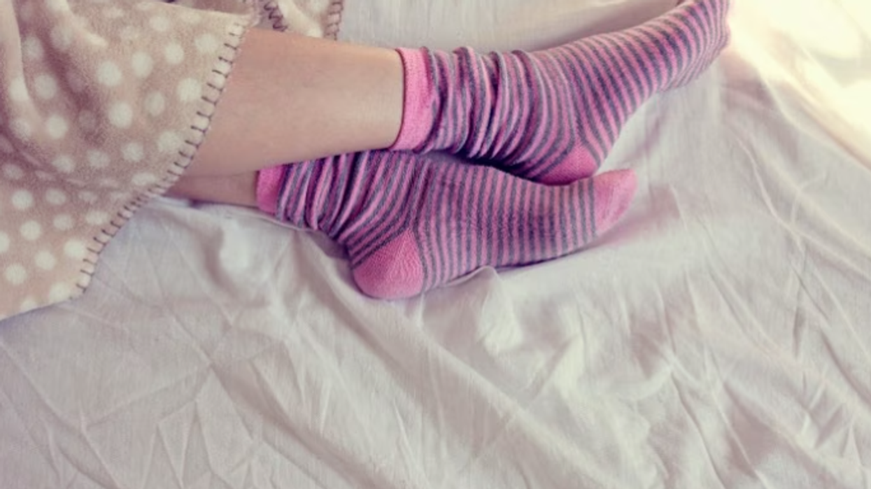 Pse nuk duhet të flini kurrë me çorape?