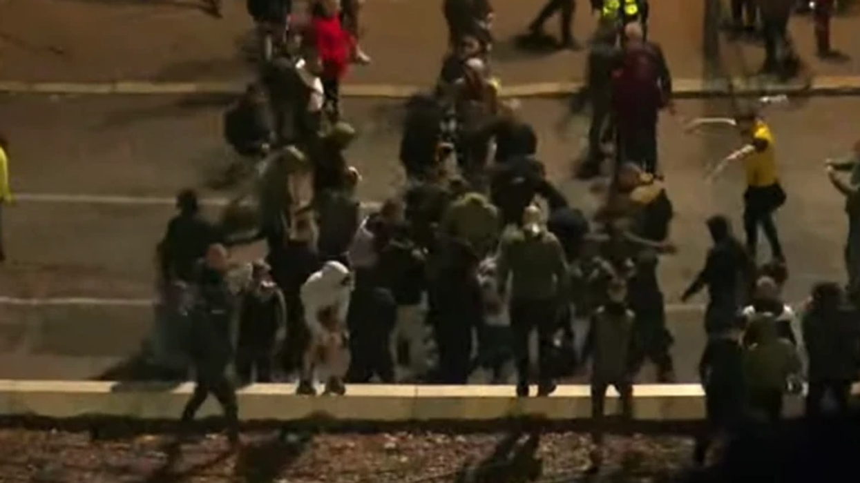 Një përleshje shpërtheu pranë sheshit "Nikola Pashiq" ku një grup burrash rrahën një të ri