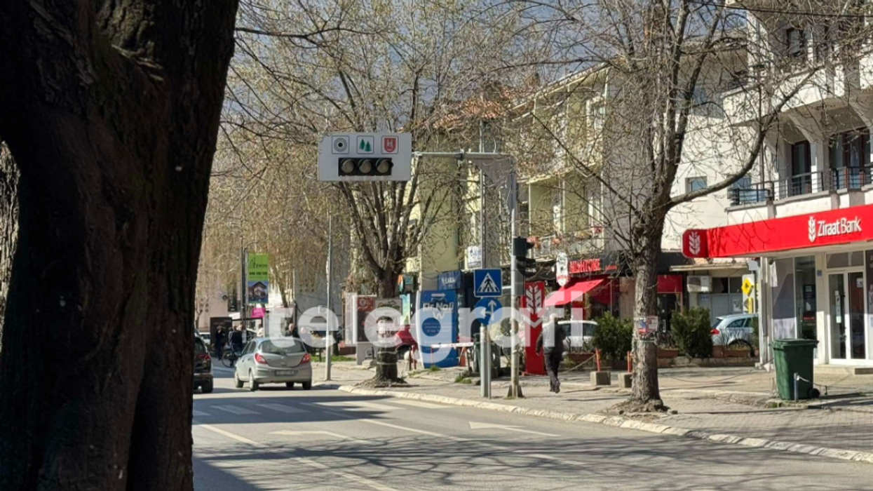 Semaforët e vetëm në Pejë jashtë funksionit