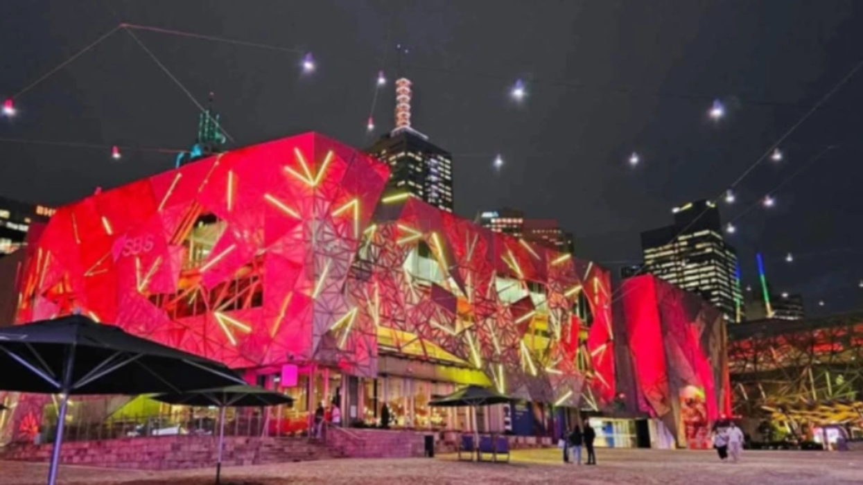 Melburni nderon viktimat e tragjedisë së Koçanit, ndërtesa e qeverisë merr ngjyrat e flamurit të Maqedonisë së Veriut