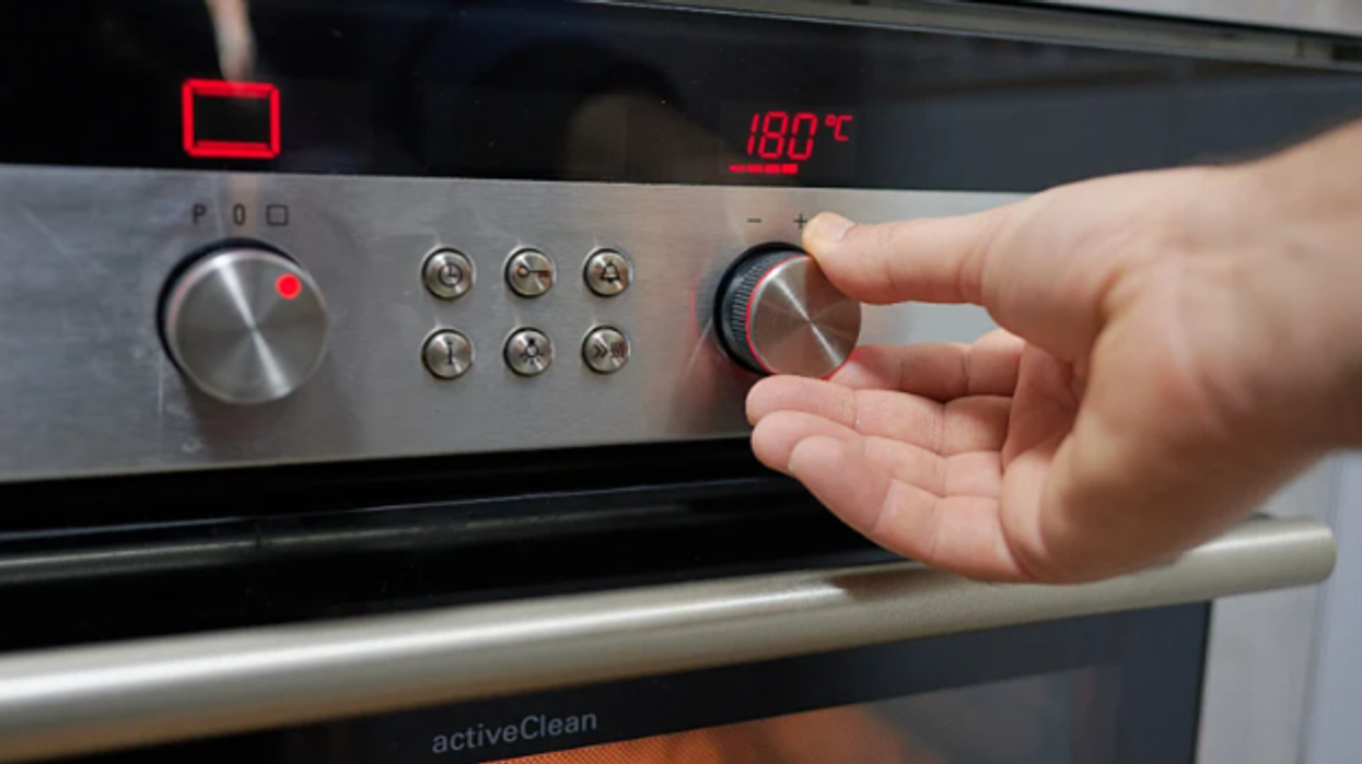 Sa e rëndësishme është të ngrohni furrën para pjekjes?