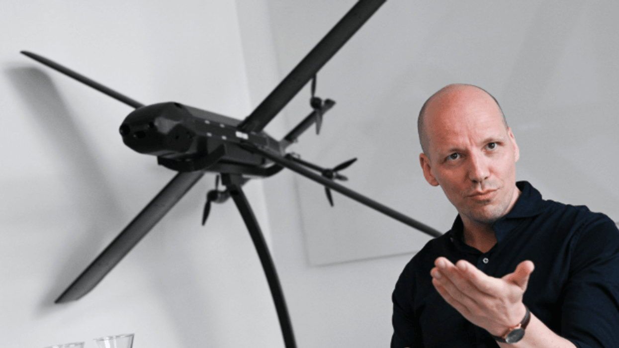 Kompania gjermane e armatimit promovon "murin e dronëve" në krahun lindor të NATO-s