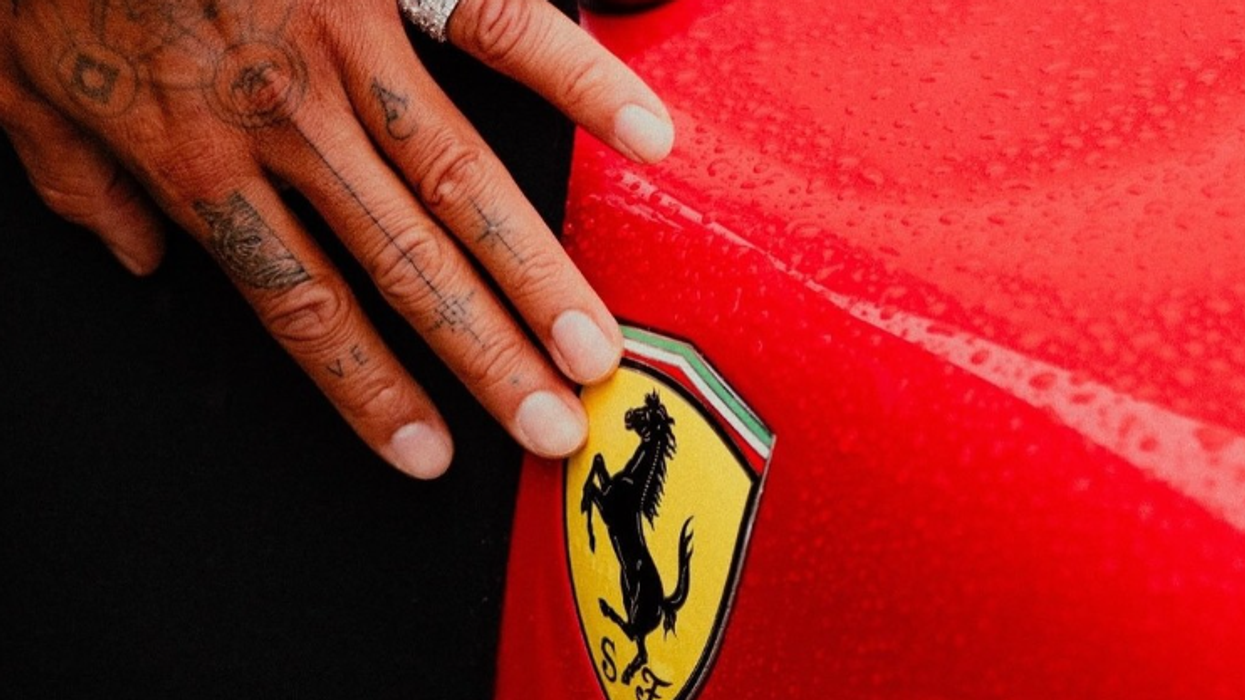 Ferrari dhe kampioni i Formula 1 i bashkojnë forcat për të kthyer "në jetë" modelin legjendar