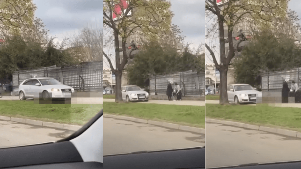 Gjobitet shoferi i cili drejtoi makinën nëpër trotuar në Bit Pazar të Shkupit