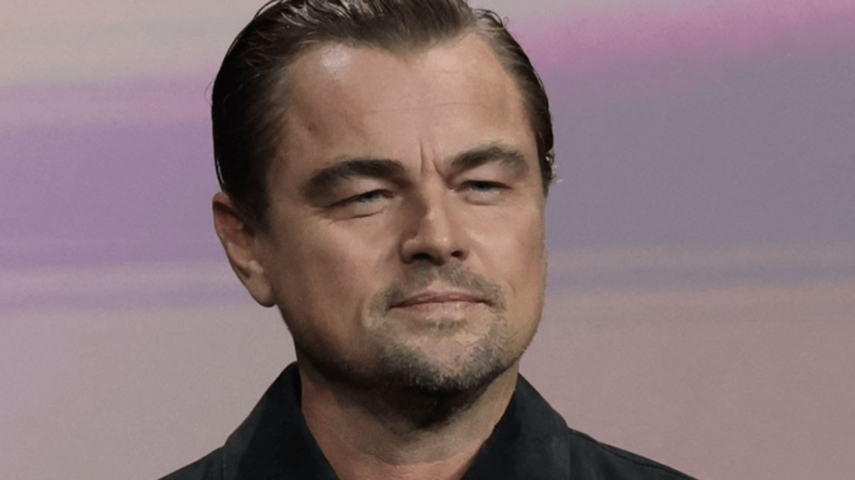 Leonardo DiCaprio lyen flokët dhe vetullat