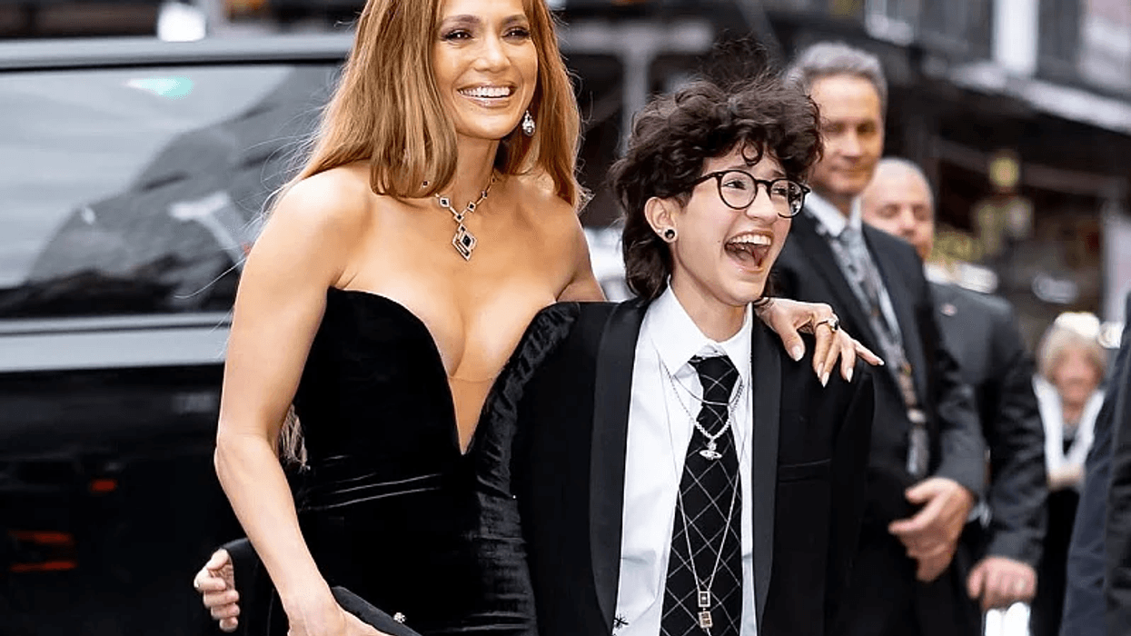 Jennifer Lopez appears on the red carpet of the film premiere with her child who has been declared gender-indeterminate - Telegraph