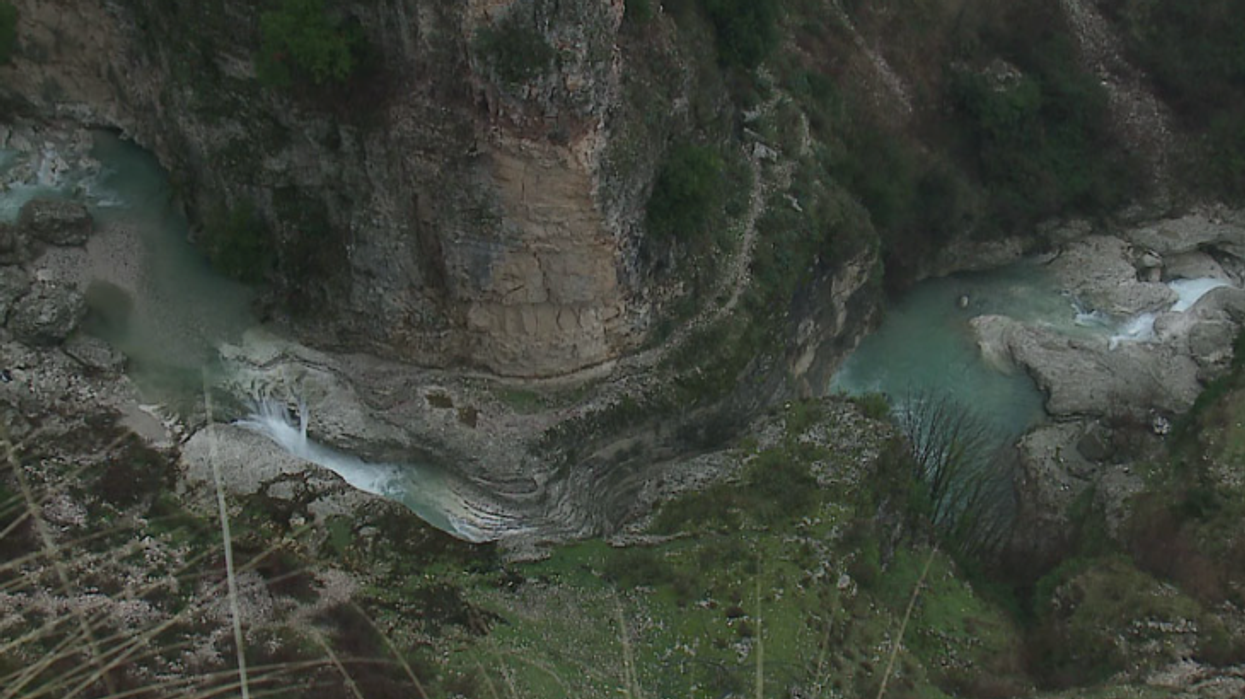 Bllokohen në kanionin e Nivicës në jug të Shqipërisë, turistët spanjollë në rrezik për jetën