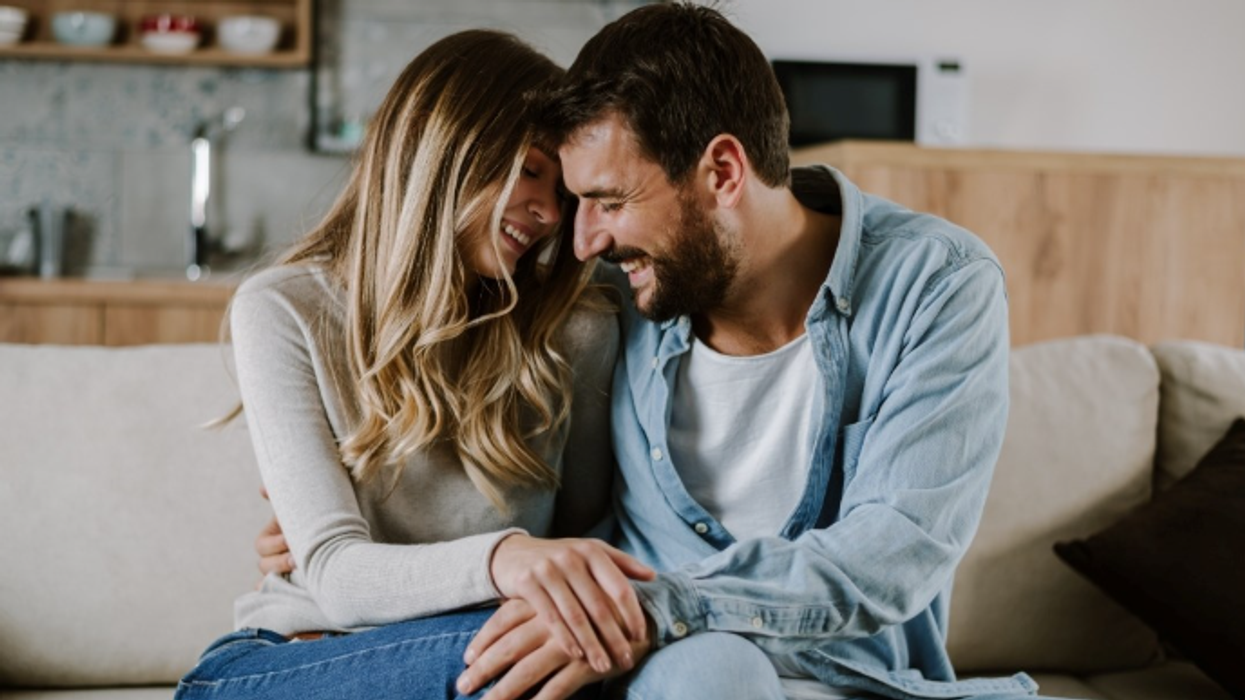 Tre tipare të një mashkulli që e do vërtet partneren e tij, sipas hulumtimeve
