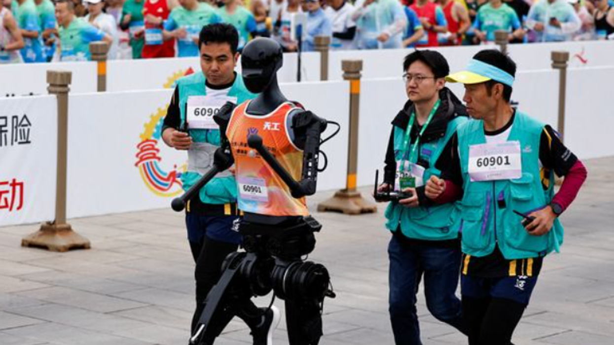 Robotët garojnë për herë të parë kundër njerëzve në një gjysmë maratonë