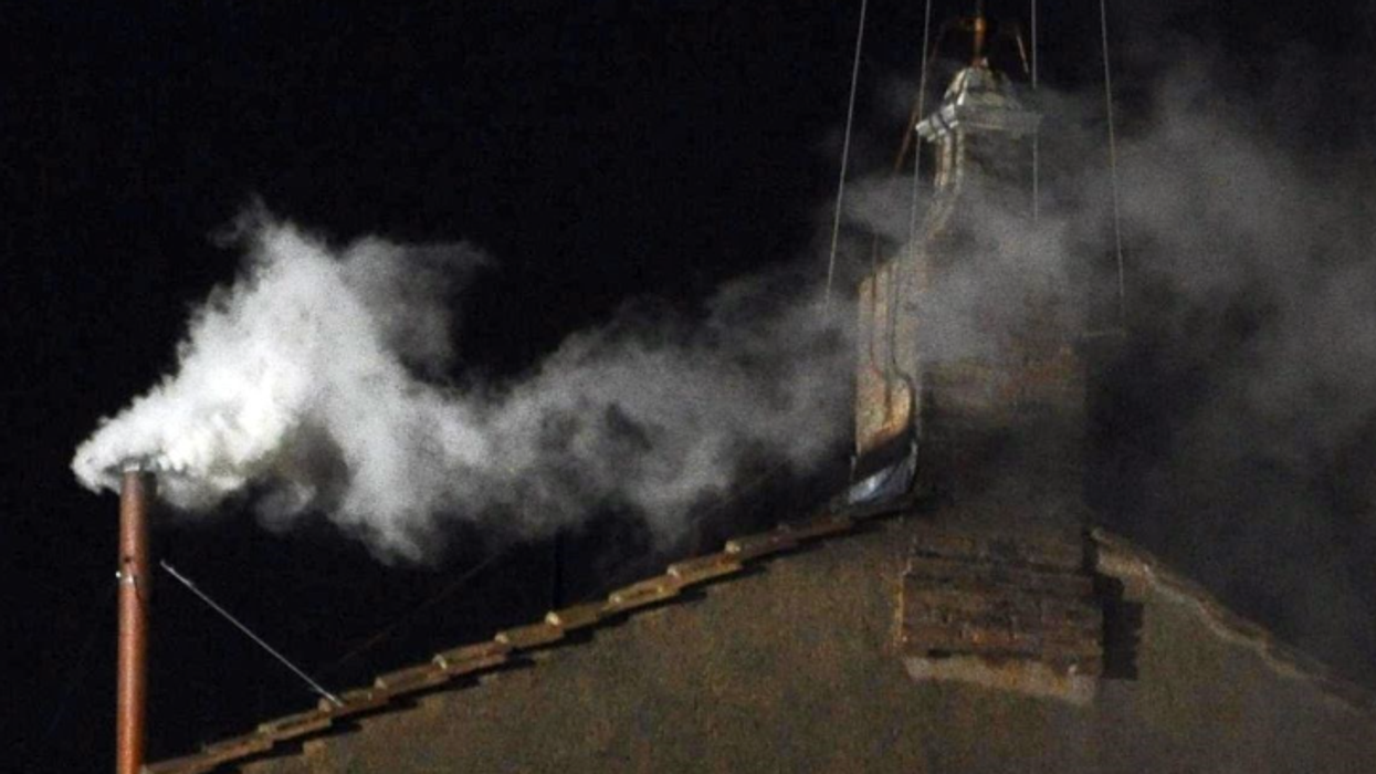 Deri sa të ngrihet tym i bardhë: Si zgjidhet Papa i ri?