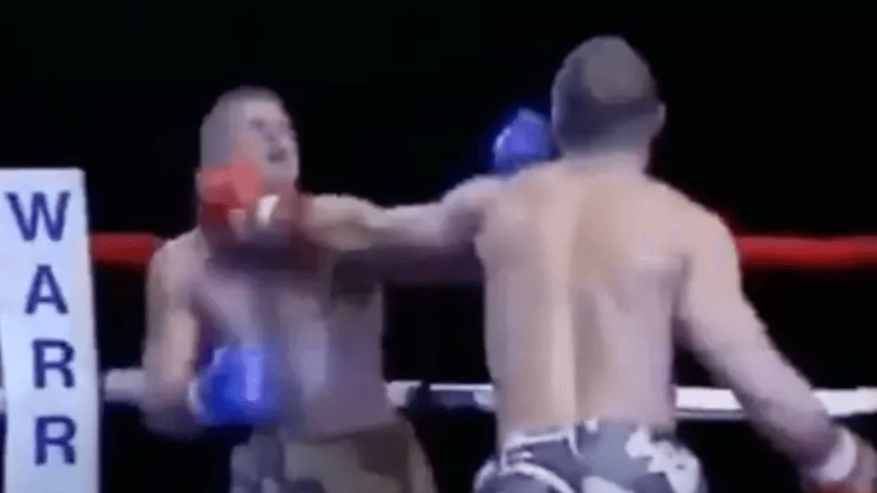 Marinsi amerikan u përballë me ushtarin britanik të SAS në një ndeshje boksi dhe ajo që ndodhi më pas i habiti të gjithë