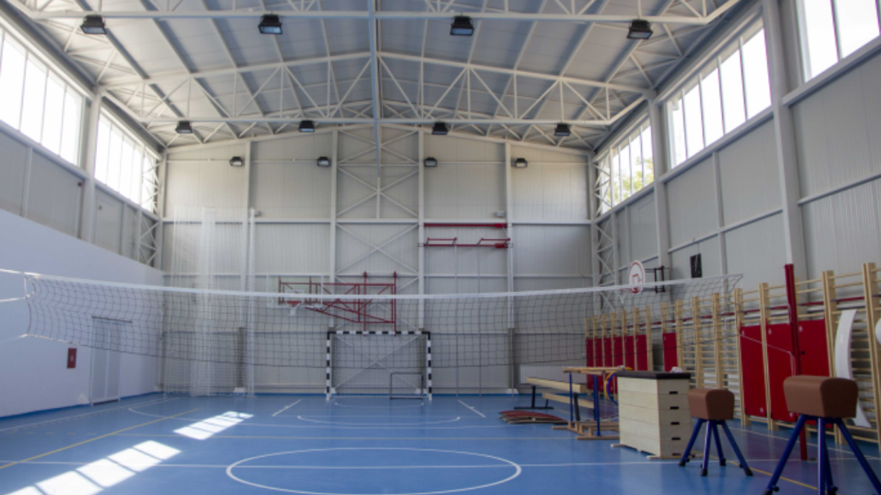 Përmes kredive buxhetore do të ndërtohen dhe rikonstruohen 30 salla sportive shkollore