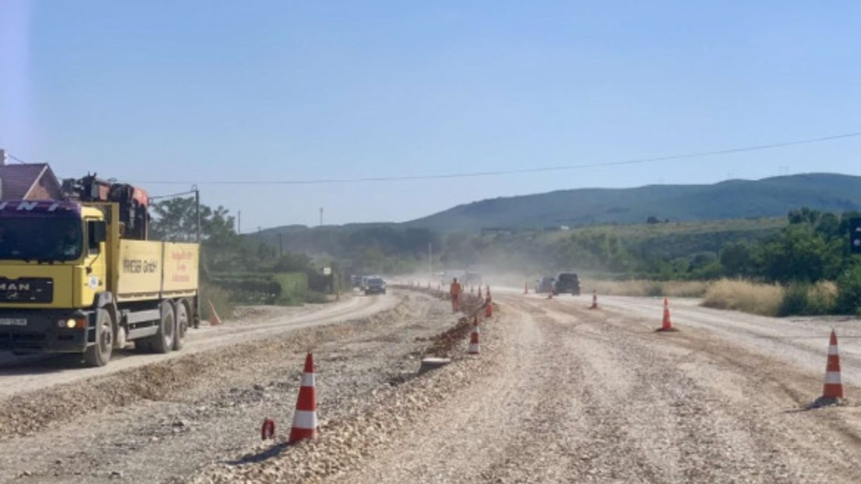 Nesër ndërpritet qarkullimi në rrugën Prishtinë–Pejë, segmenti Kijevë–Dollc