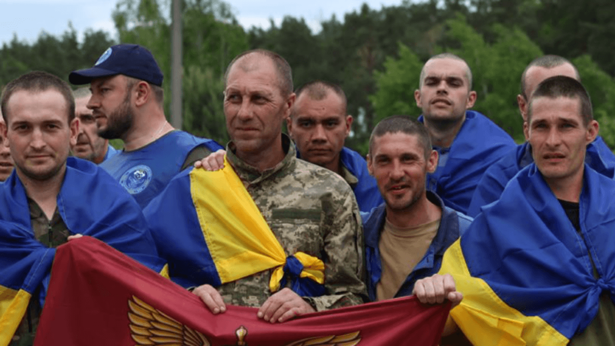 Ukraina dhe Rusia shkëmbejnë mbi 600 të burgosur