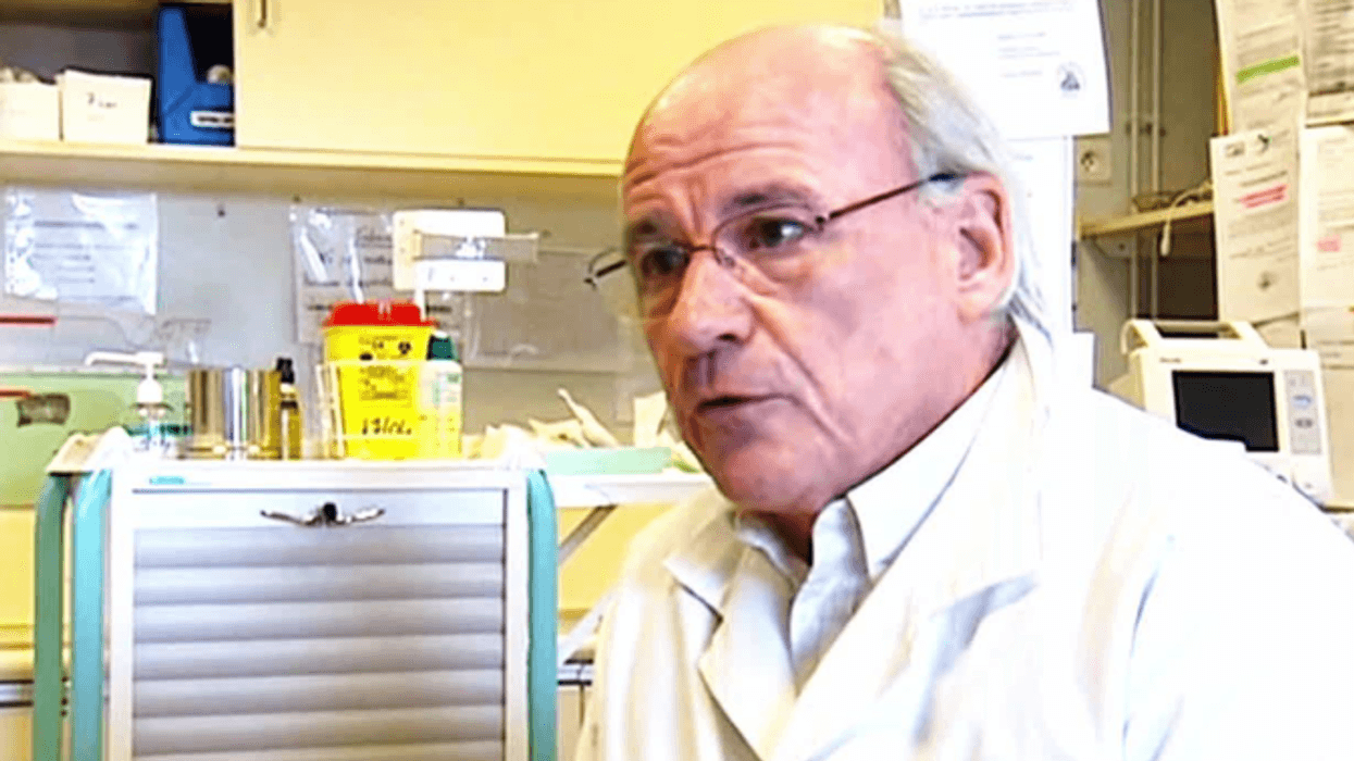 Kirurgu francez që përdhunoi qindra fëmijë u dënua me 20 vite burg