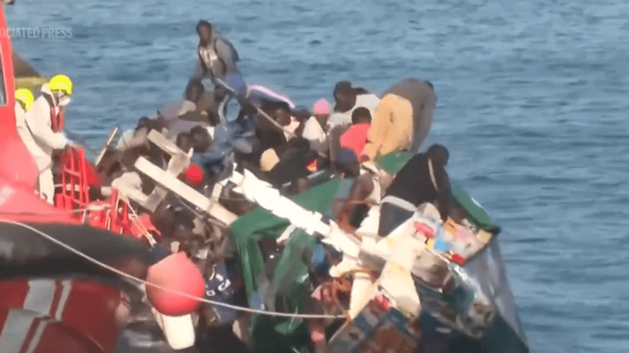 Momente dramatike në brigjet e Spanjës - anija përmbyset me migrantë, të paktën shtatë të vdekur