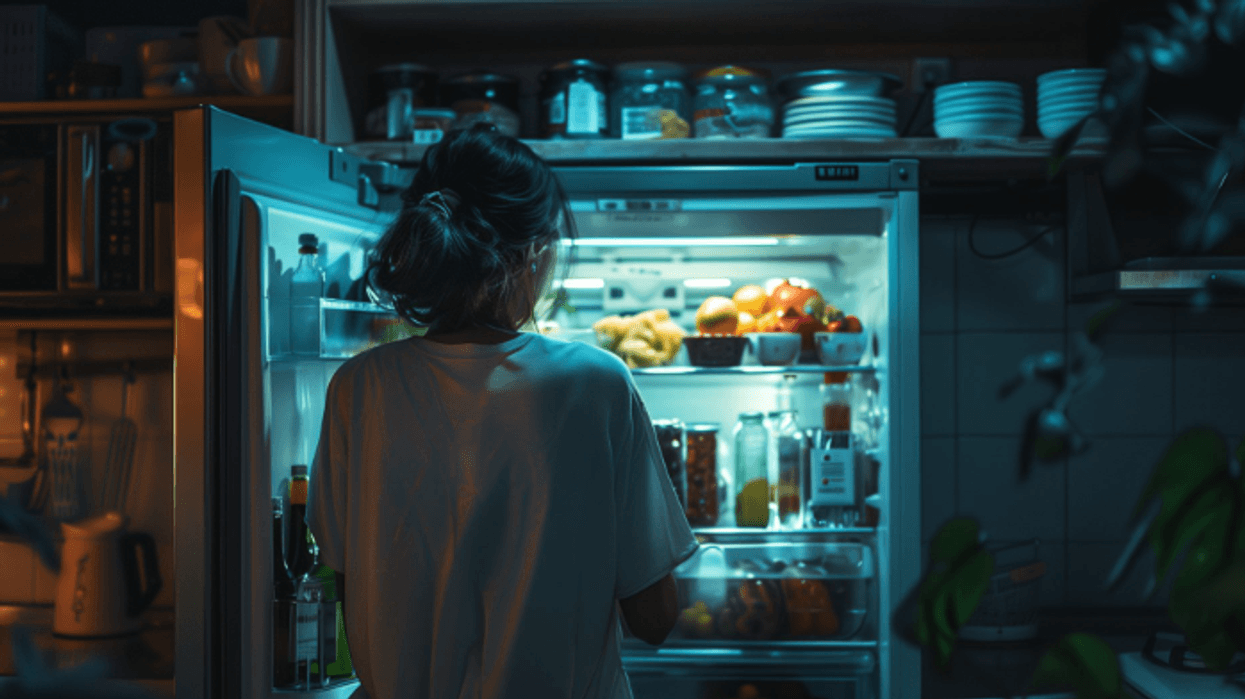 Çfarë të hani nëse keni uri natën para gjumit?