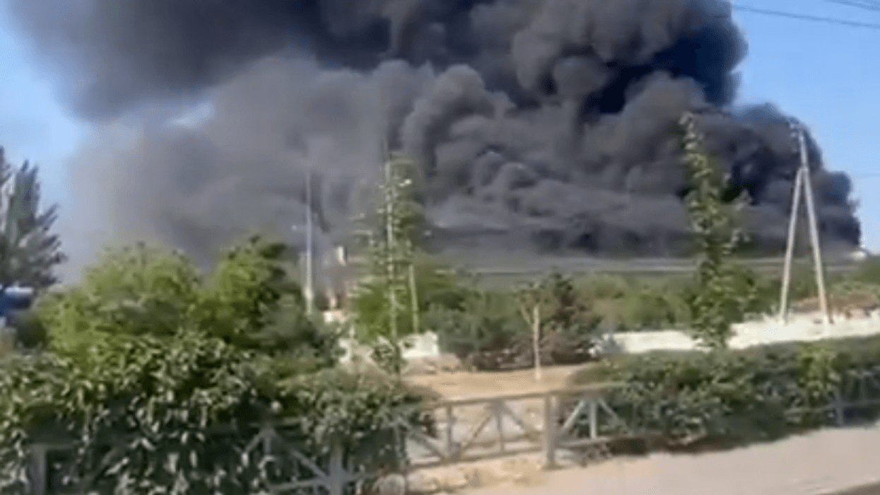 Zjarr masiv në bazën ushtarake ruse në Melitopol