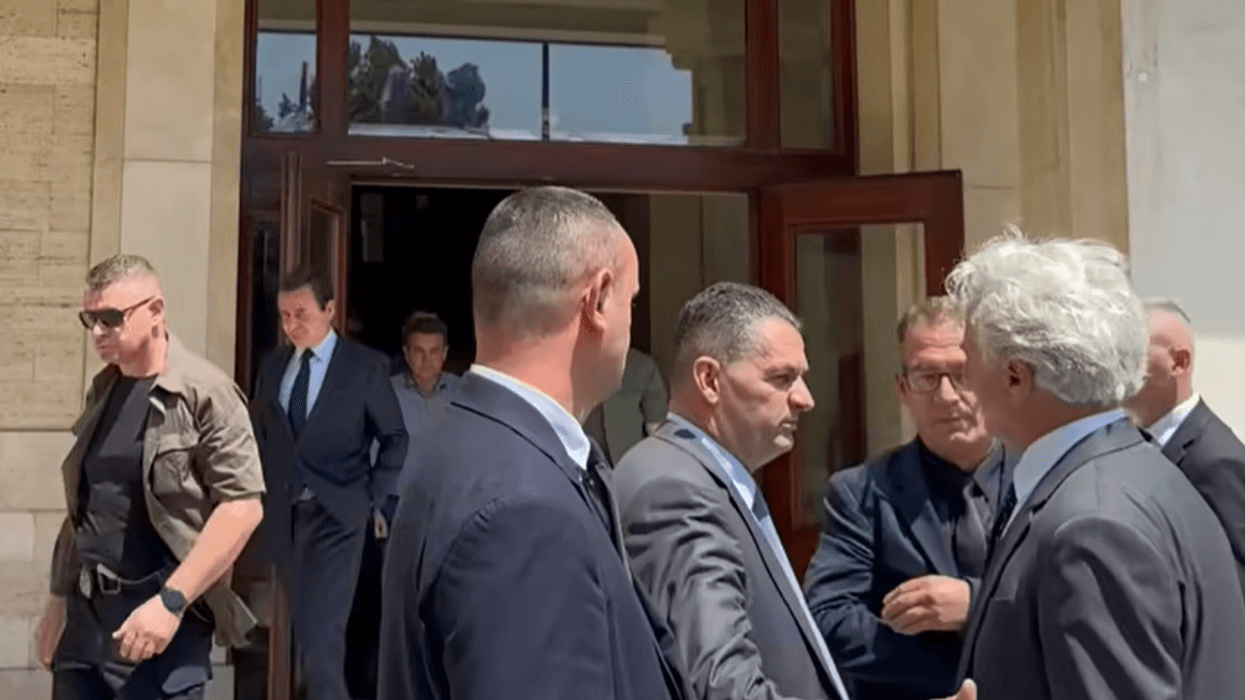 “Kryeministër, a po ndalesh një minutë” - Koci tentoi ta ndalojë, por Kurti e injoroi