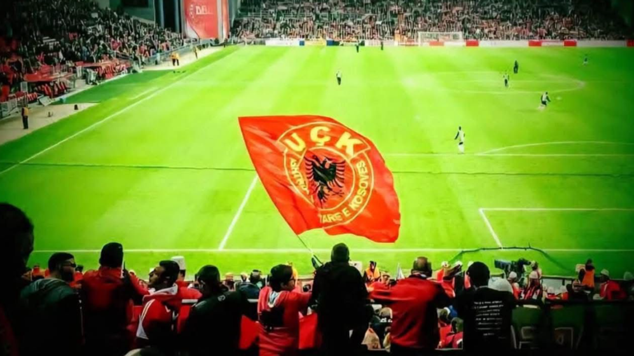 Tifozat Kuq e Zi me një mesazh të fortë pas ndeshjes ndaj Serbisë që ata e quajnë miqësore