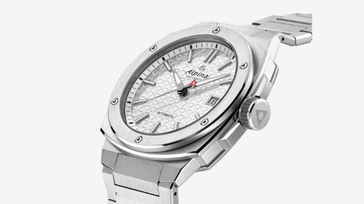 Ora e re Alpina është rezistente ndaj ujit deri në thellësi deri në 200 metra