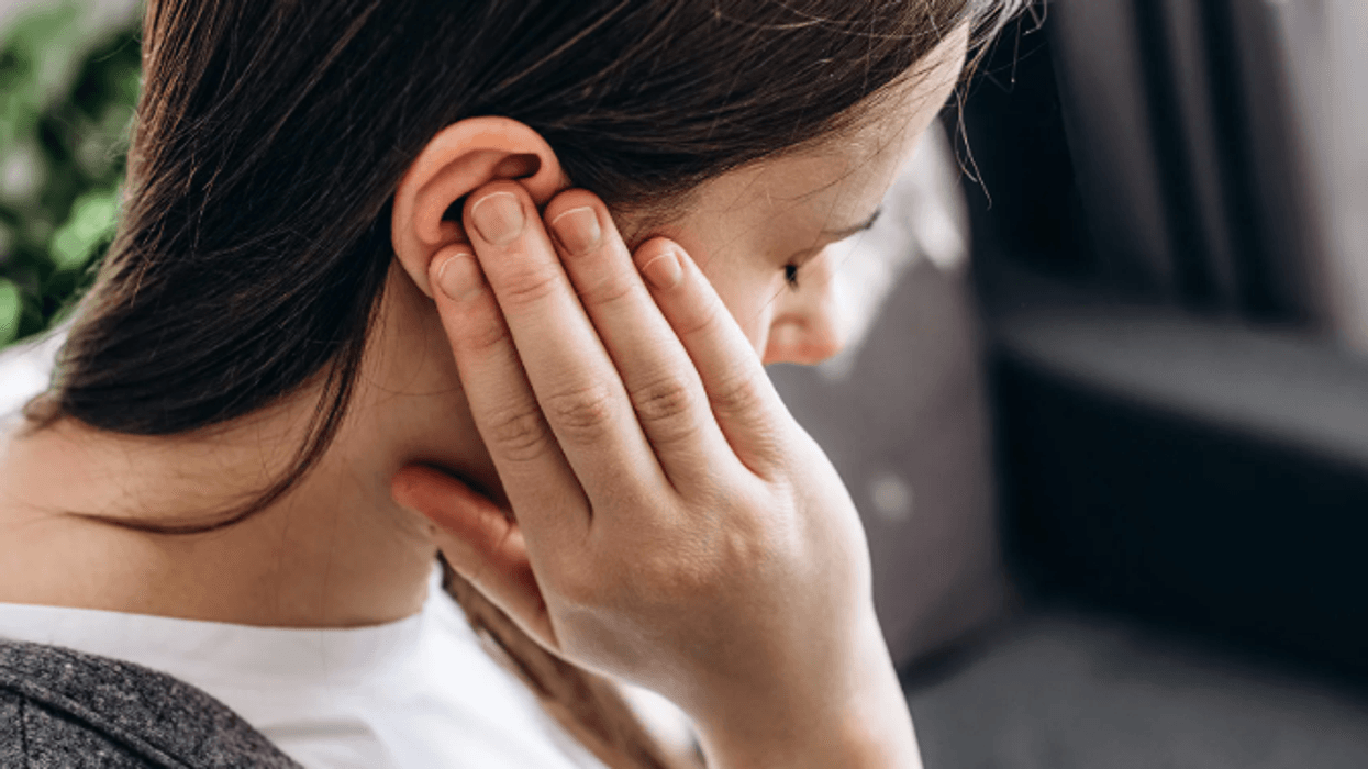 Çfarë është veshi i notarit dhe cilat janë simptomat?