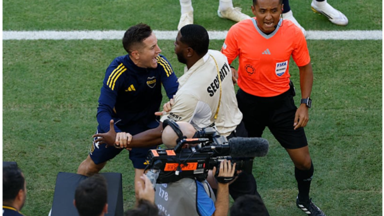 Ish ylli i PSG-së dhe Man Utd u përlesh me rojën e sigurisë në Kupën e Botës për Klube - mori karton të kuq pas këtij episodi