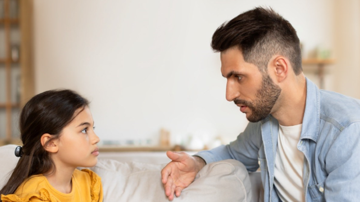 Tre mënyra efektive për të disiplinuar fëmijët pa u bërtitur dhe pa i ndëshkuar