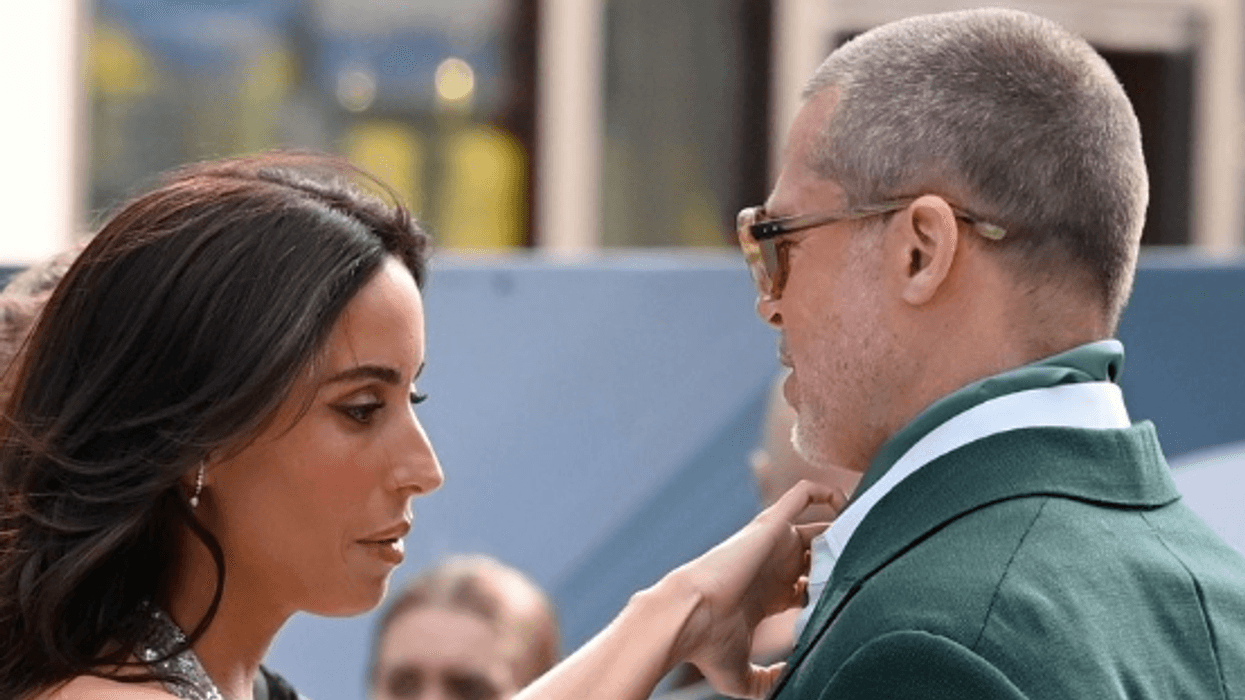 Gjesti i partneres së Brad Pitt mori vëmendje në tapetin e kuq në Londër