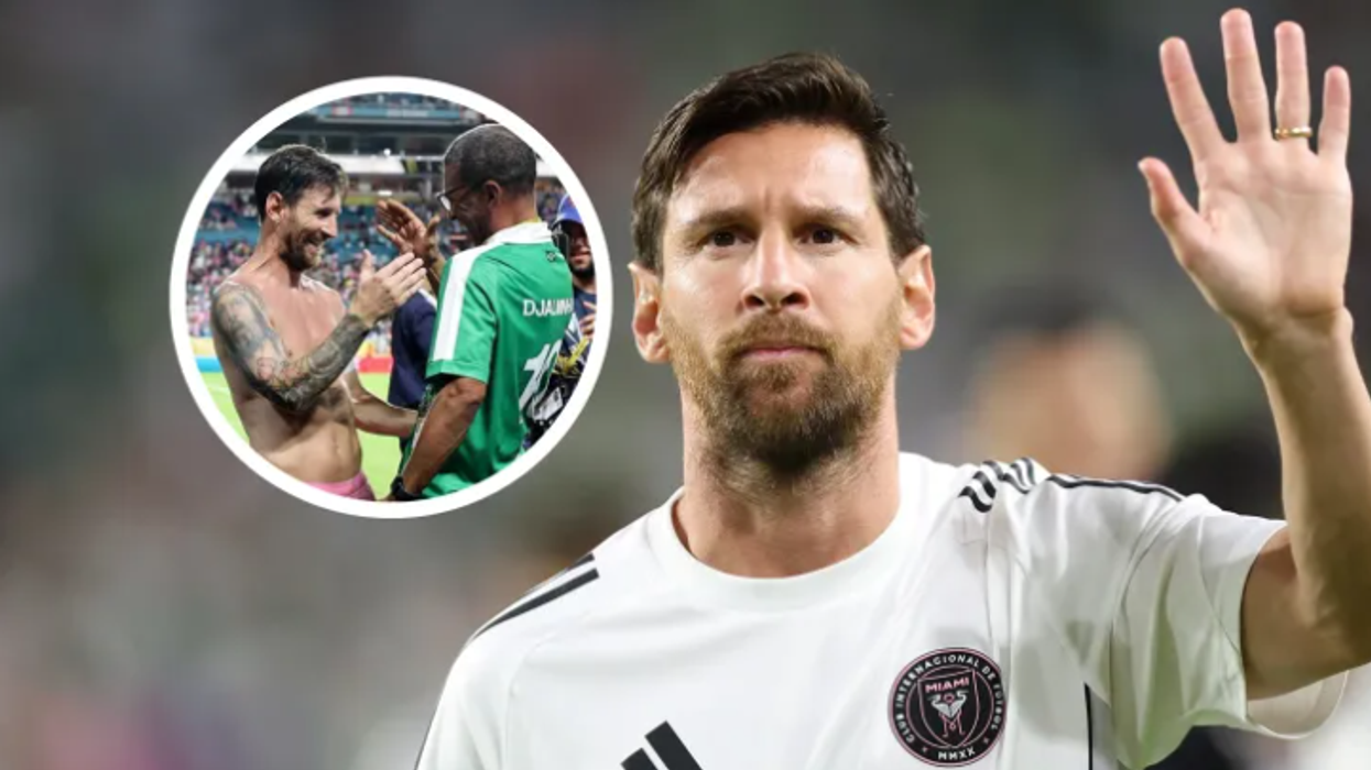 Të gjithë po pyesin se kush është njeriu që Messi e përqafoi ngrohtësisht dhe ia dhuroi fanellën