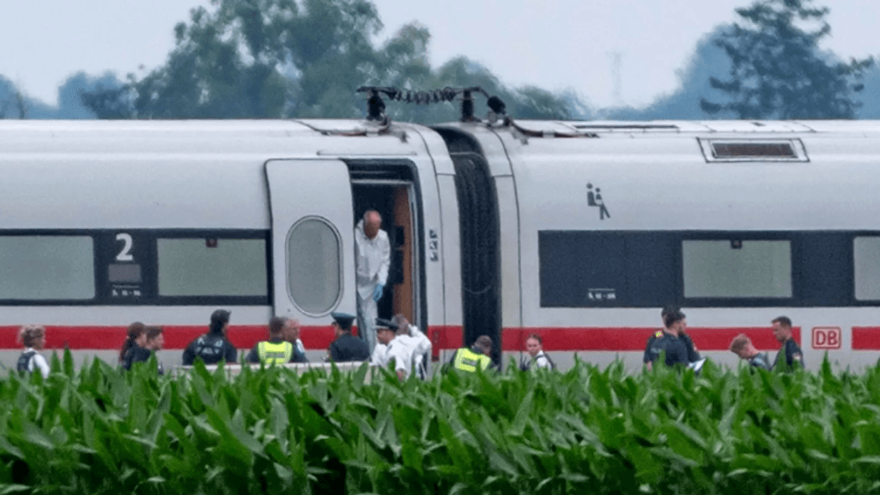 Një i ri sulmon pasagjerët me çekiç në një tren në Gjermani, policia jep detajet e para