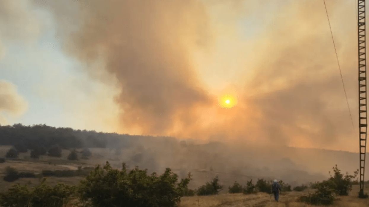 Angellov: Nuk ka rrezik për banorët nga zjarri mbi Çuçer Sandev, nuk ka nevojë të përhapet panik