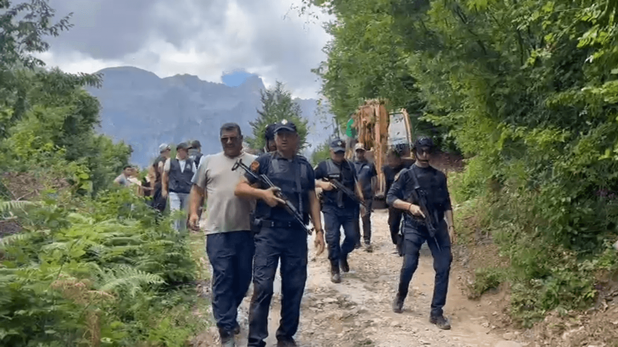 FNSH zbarkon në Theth pas sulmit me molotov