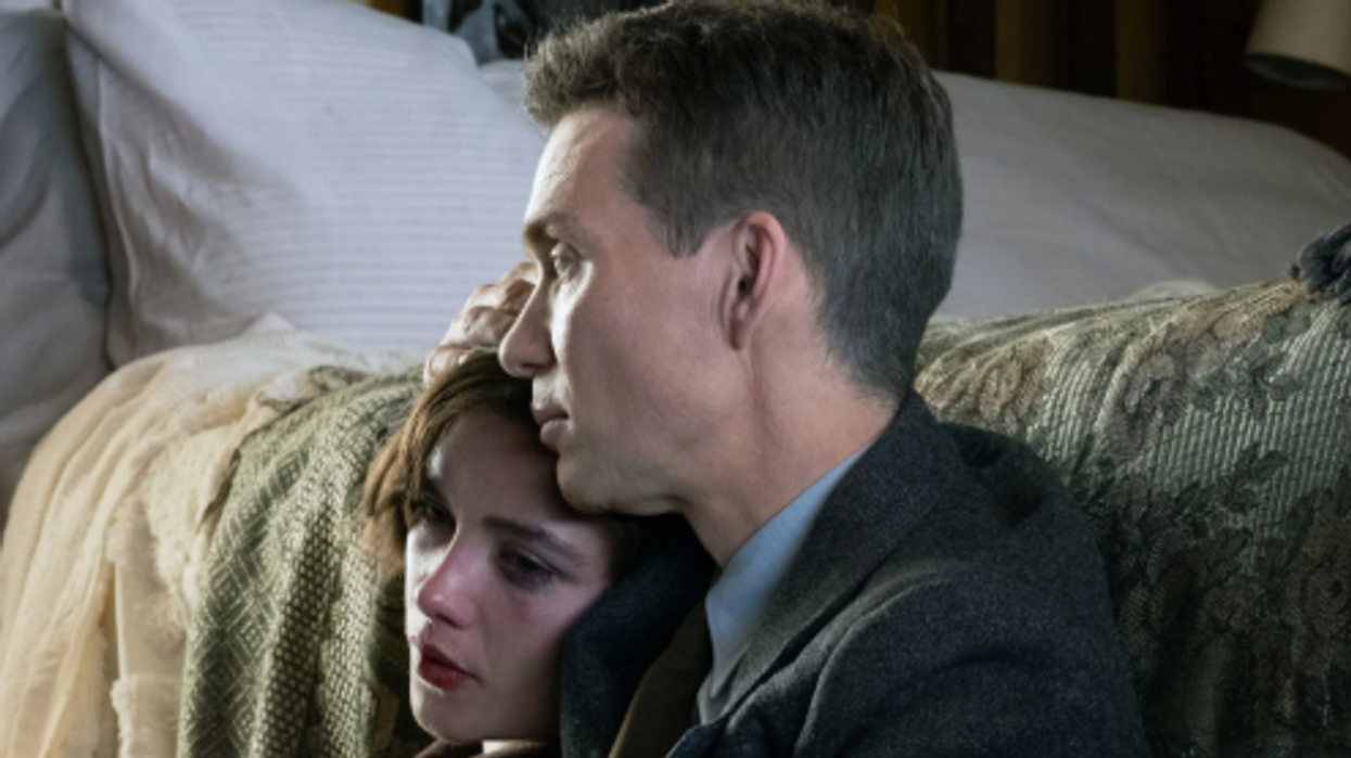 Florence Pugh rrëfen një moment të sikletshëm gjatë xhirimeve të një skene intime me Cillian Murphy në “Oppenheimer”