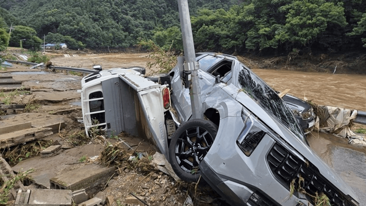 Shira të rrëmbyeshëm dhe rrëshqitje toke në Korenë e Jugut, të paktën 14 të vdekur