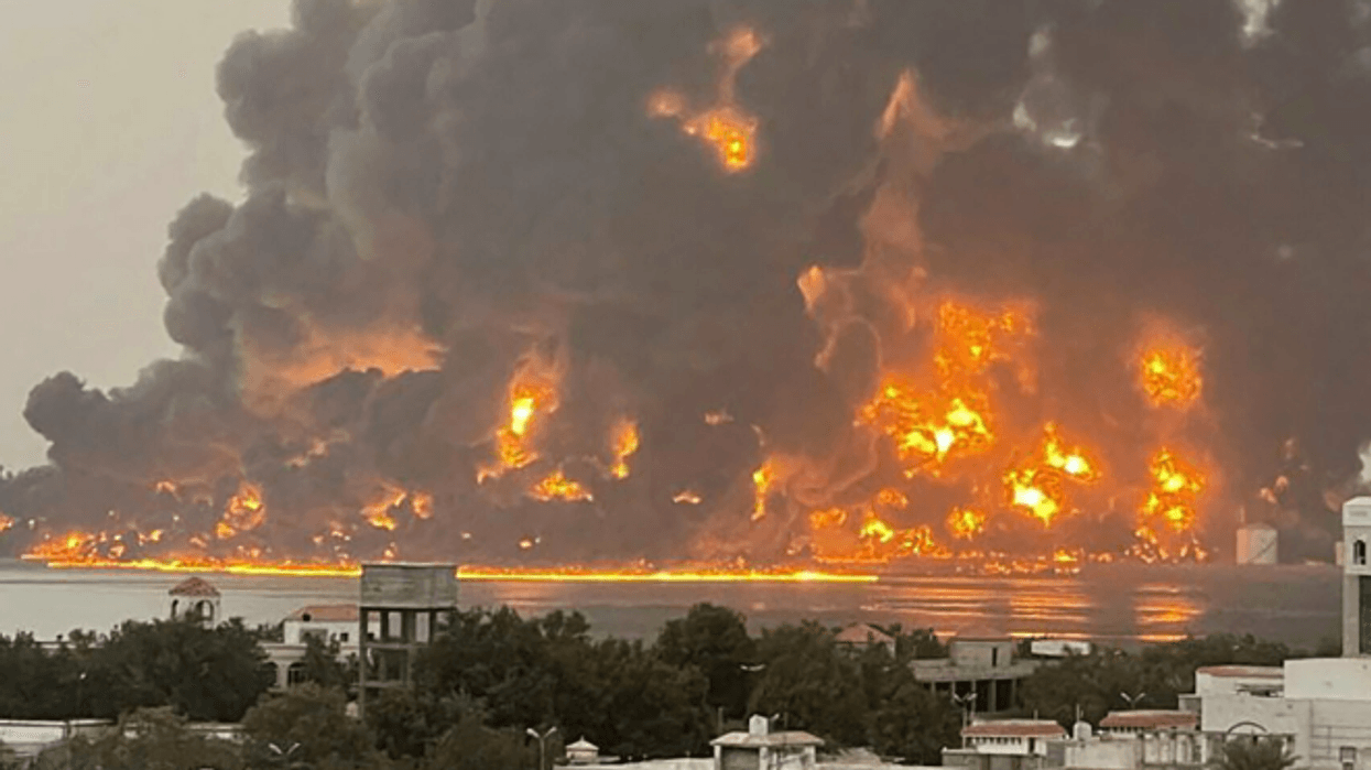 "Do ta ketë të njëjtin fat si Irani", Izraeli nis sulme ndaj portit të Jemenit
