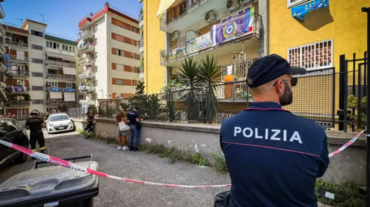 Itali, tre punëtorë humbin jetën pasi u rrëzuan nga skelet