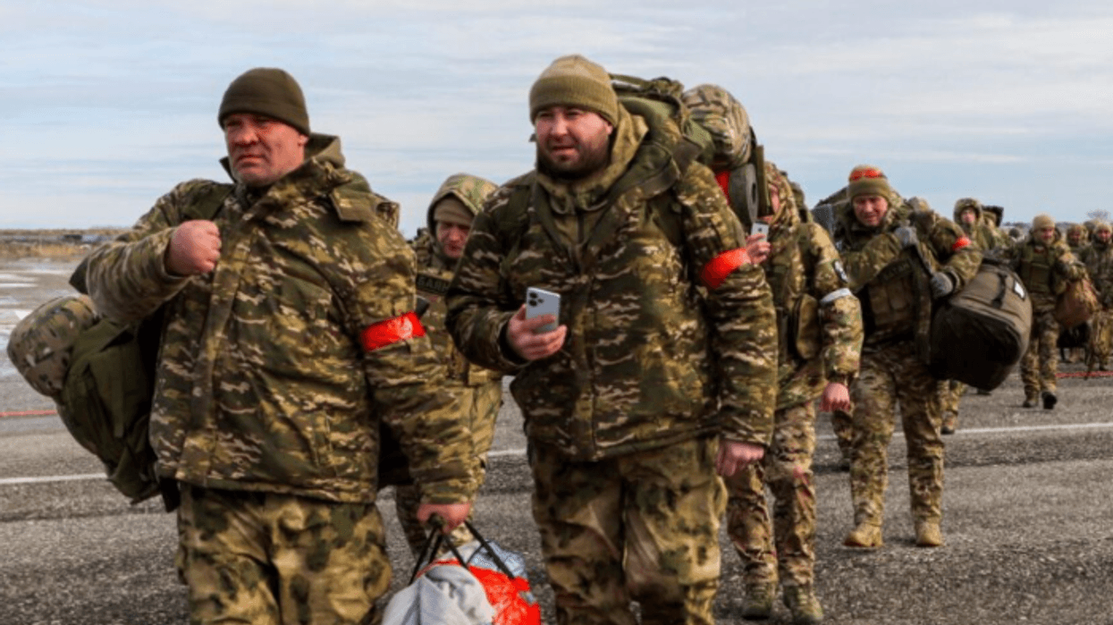 Sa fiton një ushtar rus që shkon në frontin e luftës?