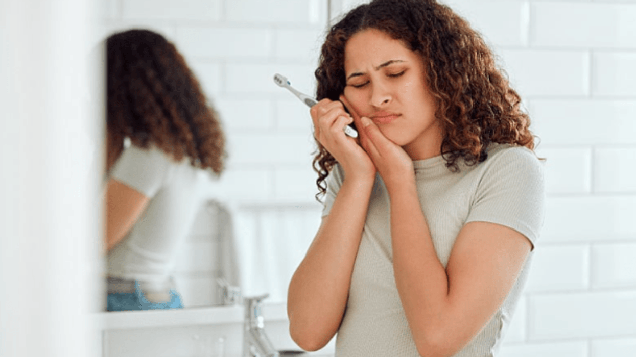 A keni probleme me dhimbjen e dhëmbëve? Këto dy produkte natyrale mund t'ju ndihmojnë të lehtësoni dhimbjen