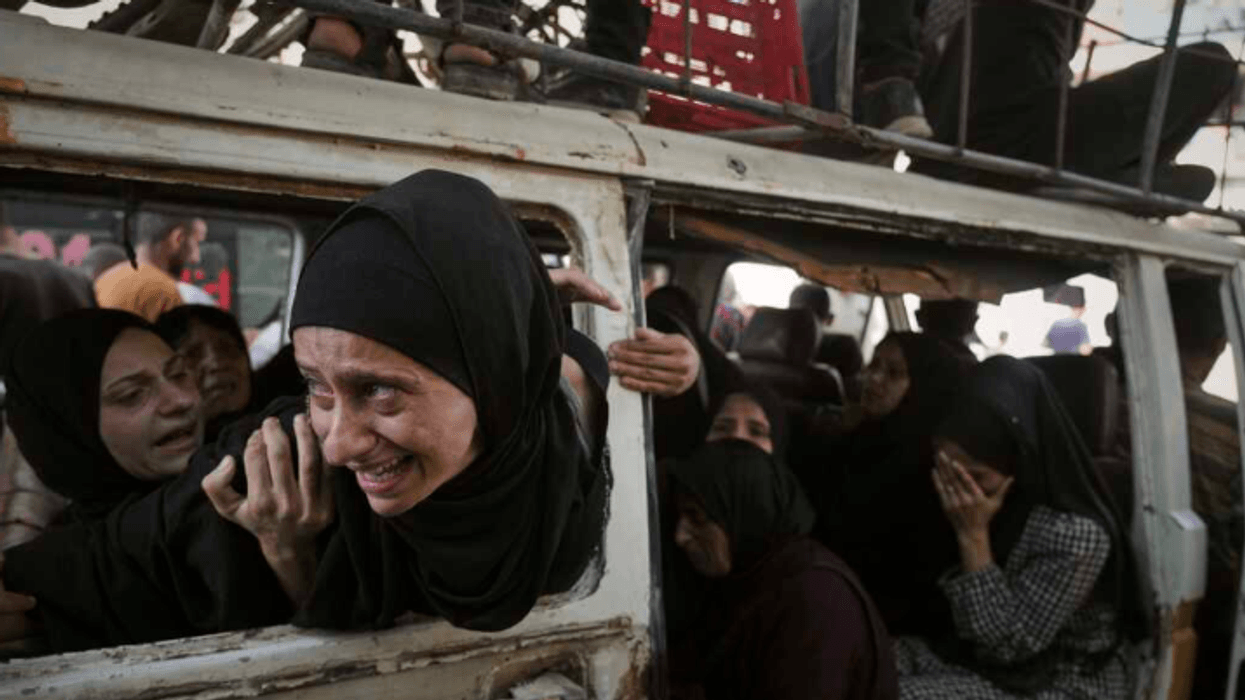 Tanket dhe snajperët izraelitë qëllojnë mbi turmën që priste për ndihma në Gaza