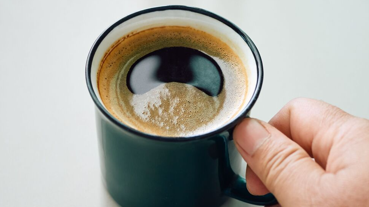 Kafeja jo vetëm që ju këndell, por ju ndihmon edhe kundër kësaj sëmundjeje