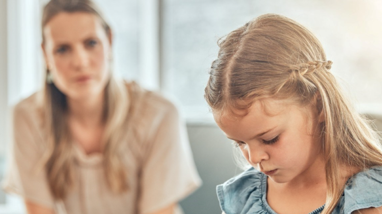 Si ta qetësoni një fëmijë të zemëruar? Provoni këto teknika