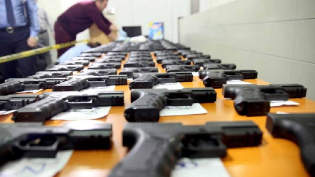 Gati 150 plumba, dhjetëra armë, thika e pajisje ushtarake të konfiskuara për 24-orë, flasin ekspertët