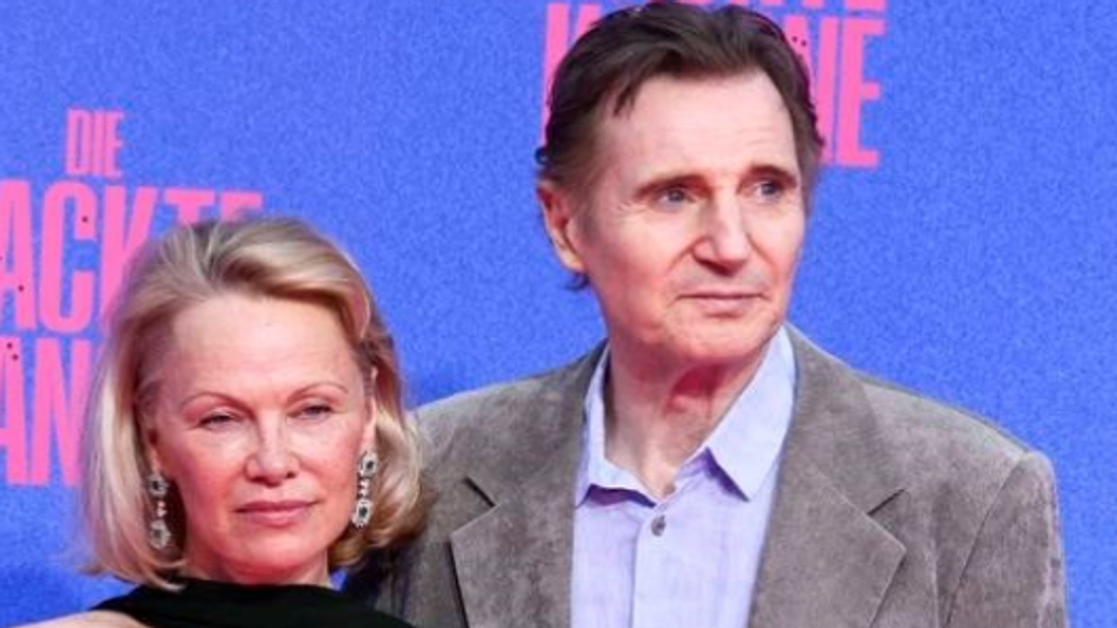 Pamela Anderson flet për marrëdhënien me Liam Neeson: Nuk mund të mos e duash atë