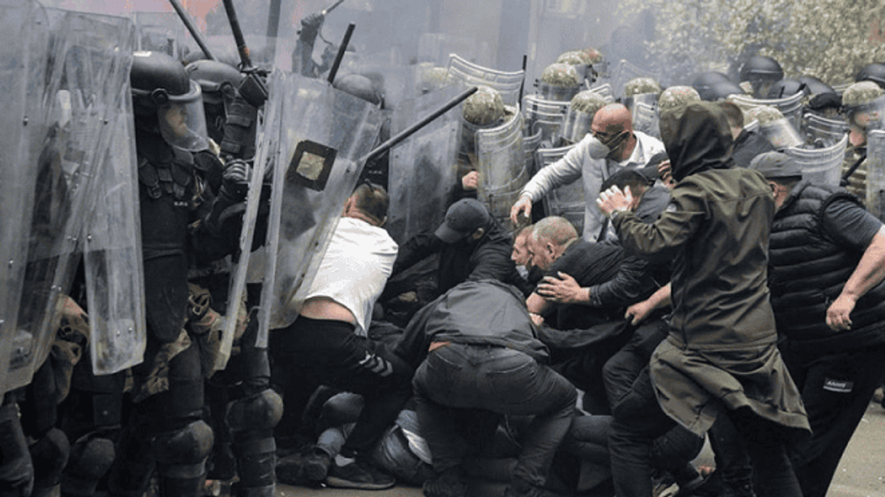 Dyshohet për sulm ndaj KFOR-it dhe policisë, arrestohet një person në Zveçan