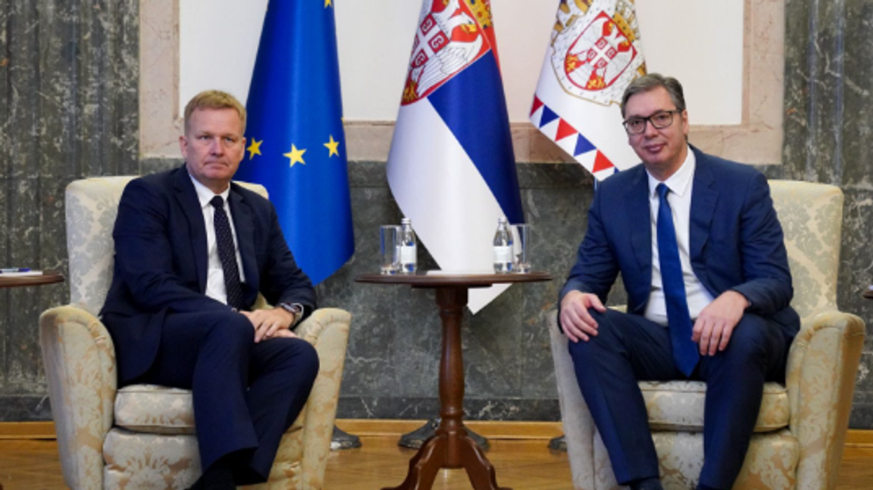 Sorensen takohet me Vuçiqin në Beograd, në fokus dialogu Kosovë-Serbi